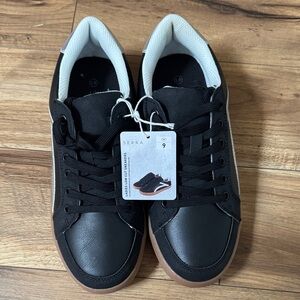 Serra women’s low cut Sneakers